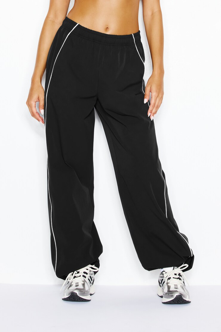 On Track Nylon Joggers, Jet Black/White, large