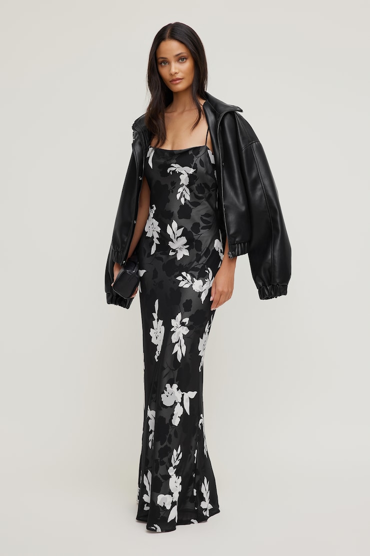 Robe maxi en satin Aubrey Noir et blanc fleuri large