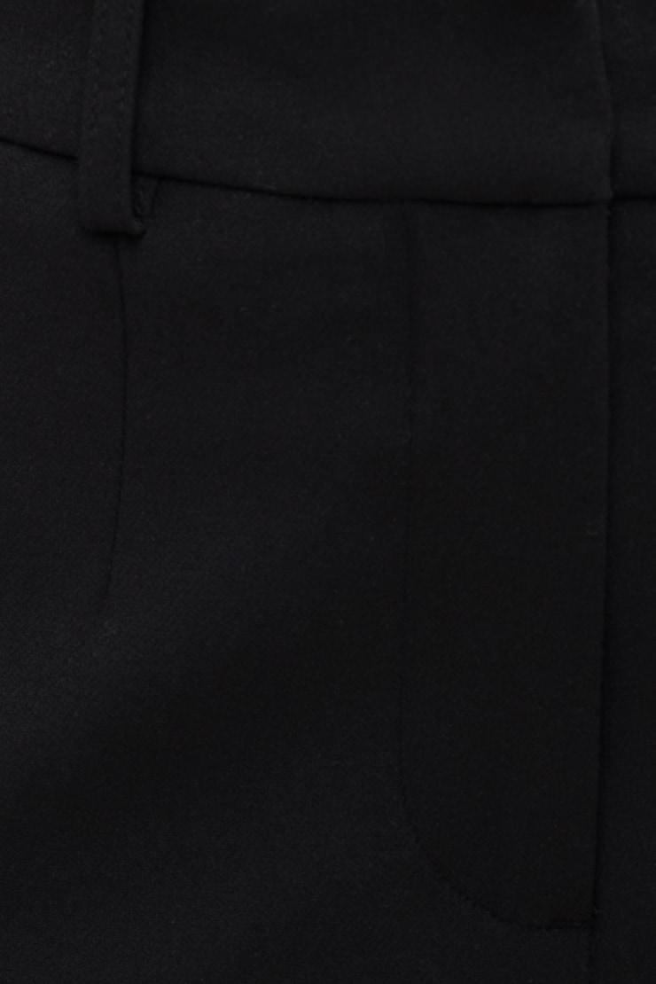 Short ajusté à taille mi-haute