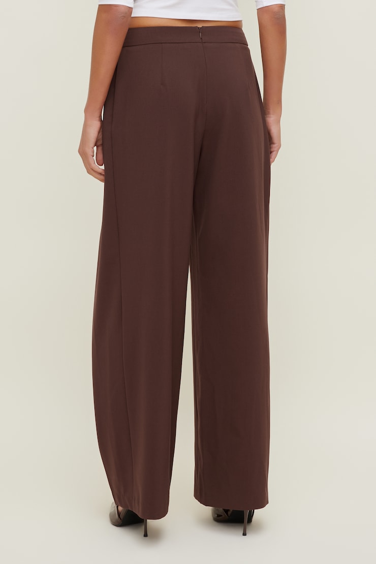 Pantalon à plis Tate Bourgogne chocolat amer large
