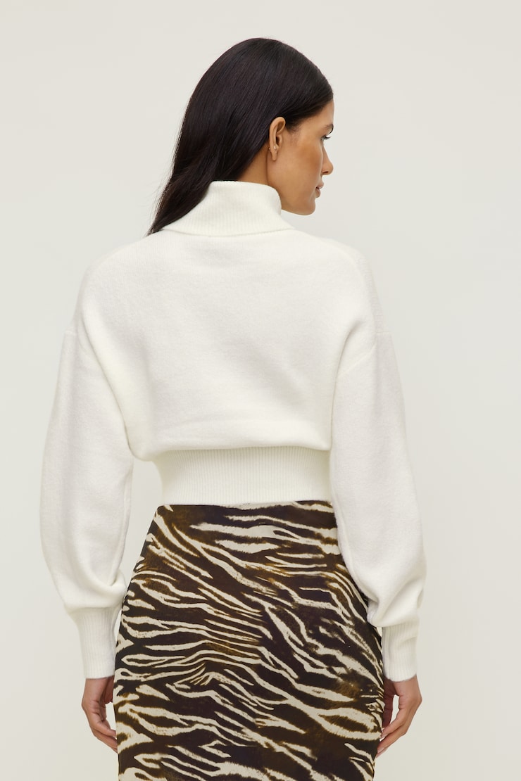 Ellora Cropped Turtleneck Sweater Snow White large