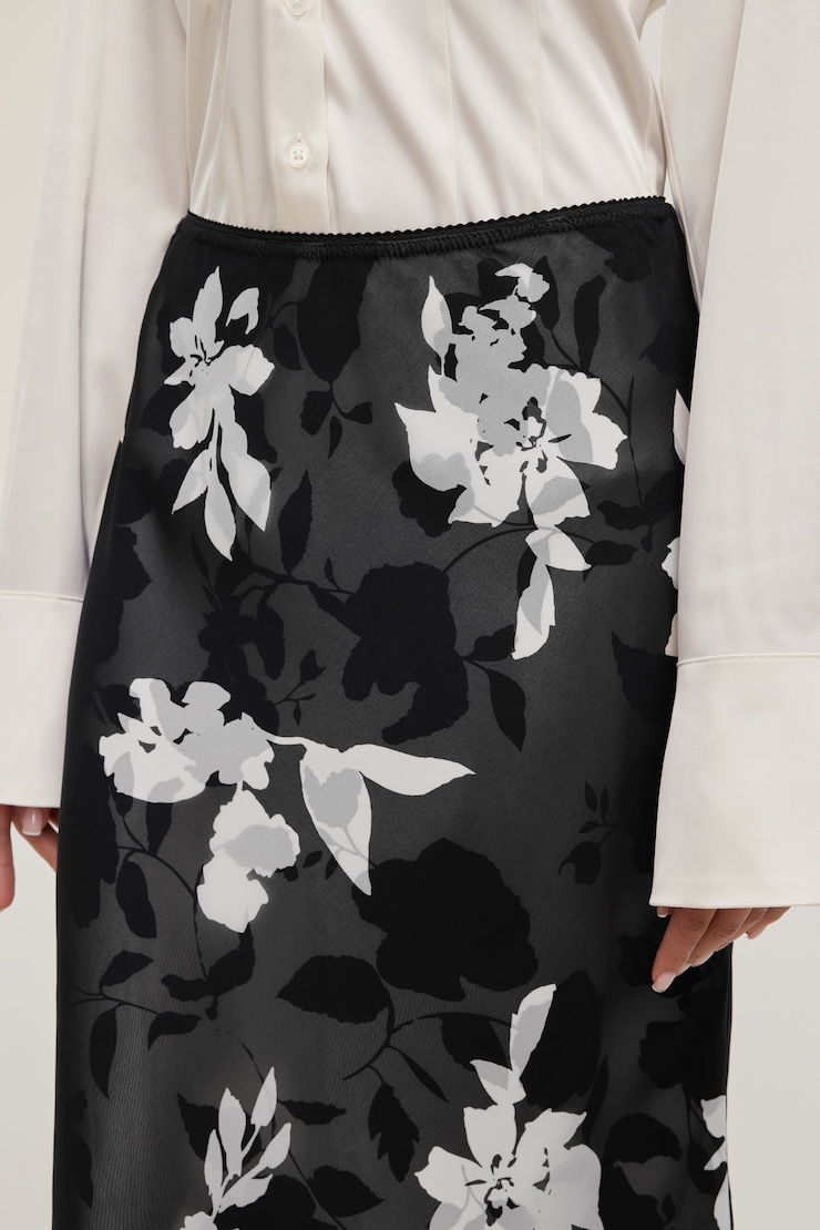 Jupe midi imprimée en satin et georgette Fleuri noir et blanc large
