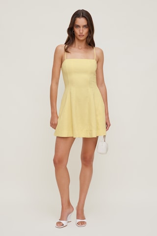 shoes to wear with yellow dress What Color a Dress? Fashion Trending Colors - Women's