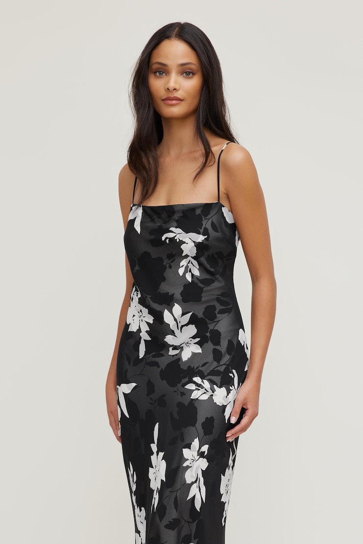 Robe maxi en satin Aubrey Noir et blanc fleuri large