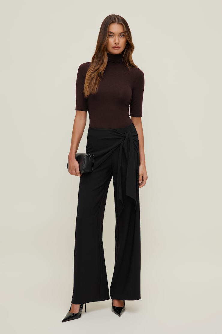 Pantalon à jambe large et attaches