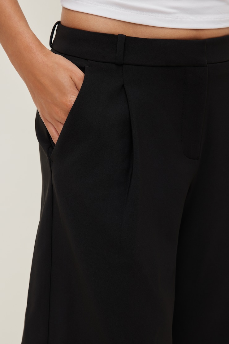 Mid Rise Bermuda Shorts Jet Black large