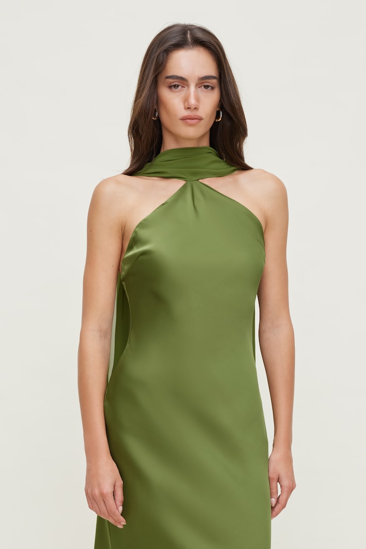 Robe écharpe licou maxi en satin Vert calla large