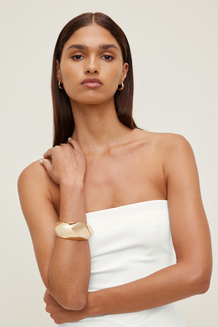 Curved Snap Bangle Bracelet Gold large