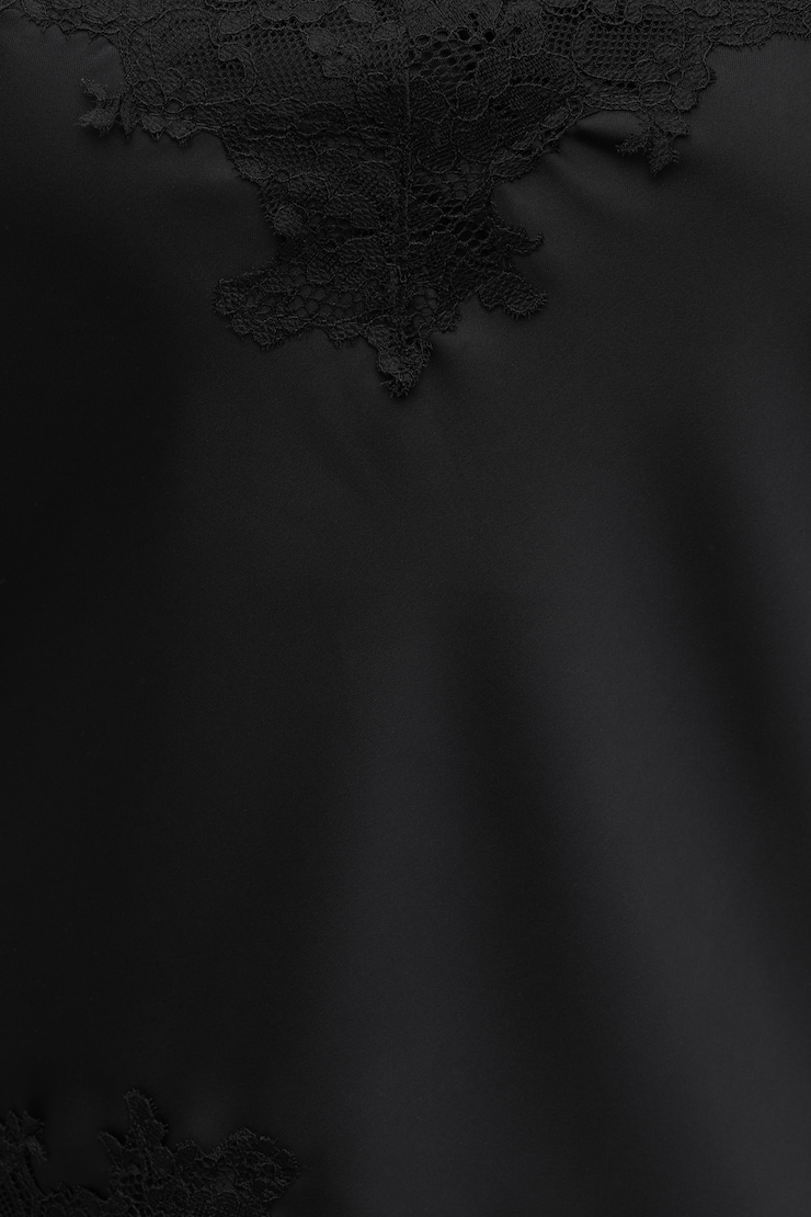 Camisole asymétrique en satin à bordure de dentelle Cassie
