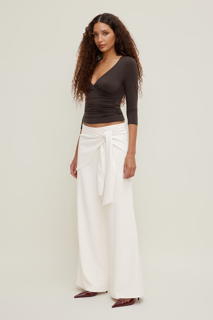 Pantalon à jambe large et attaches