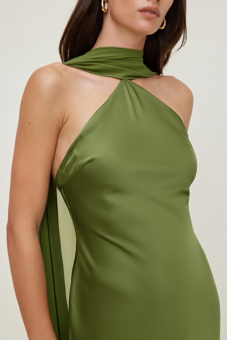 Robe écharpe licou maxi en satin Vert calla large