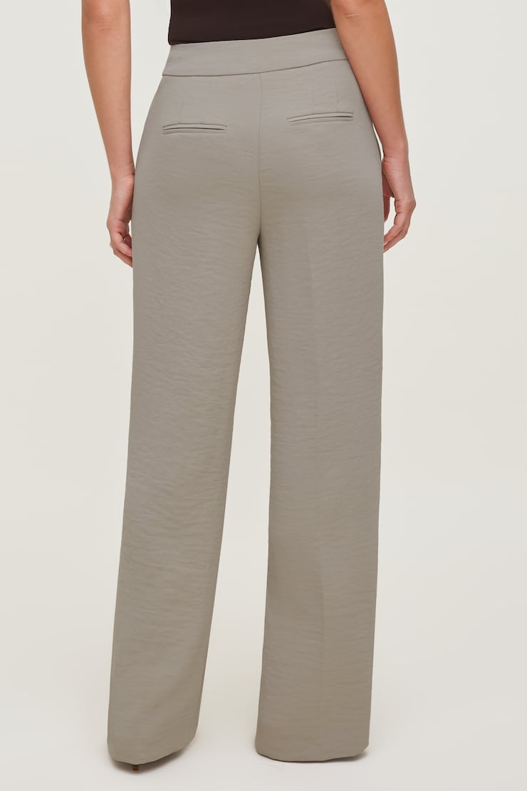 Pantalon fluide à jambe droite Yasmin