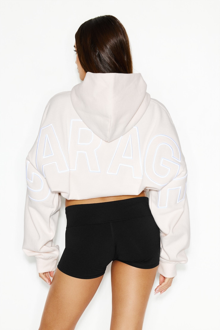 Haut à capuchon en tissu UltraFleece, Crème douce avec art Garage, large