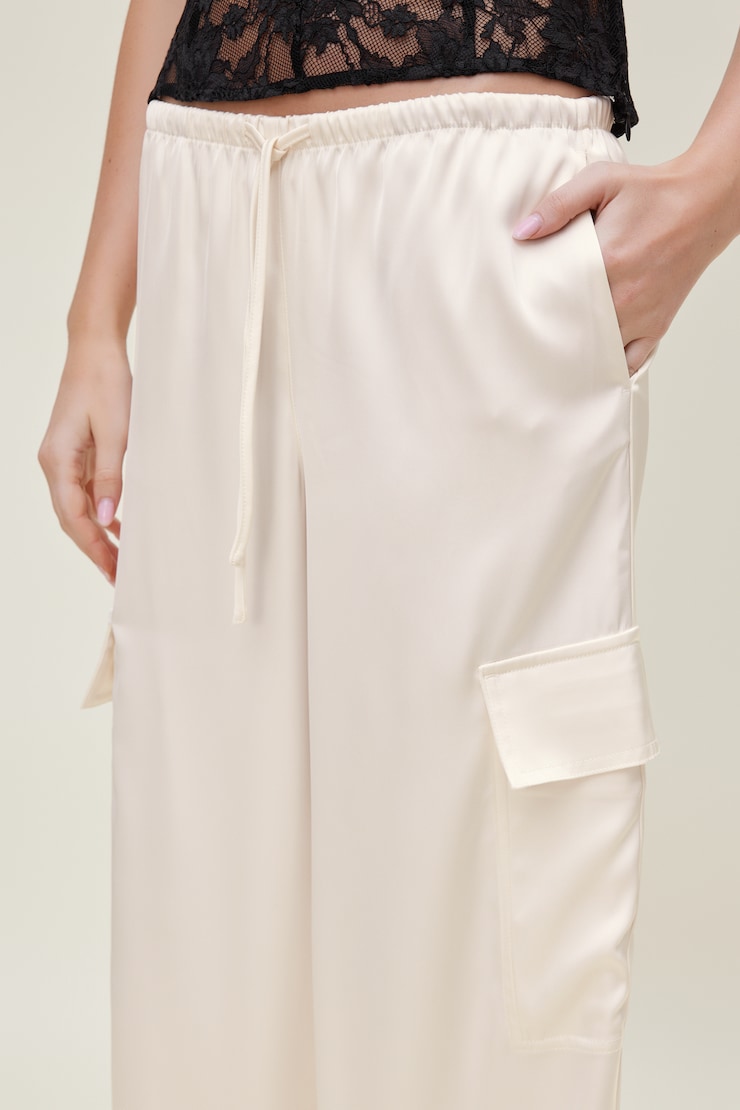 Pantalon cargo en satin Crème sel de mer large