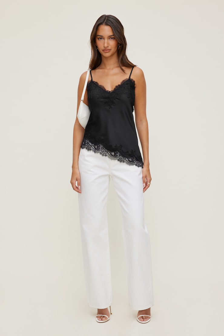 Camisole asymétrique en satin à bordure de dentelle Cassie