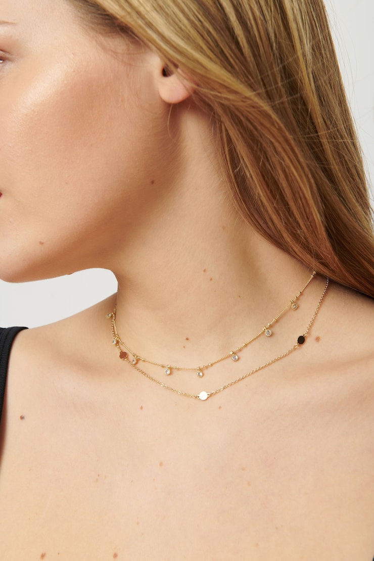 Collier superposé avec disques et pierres
