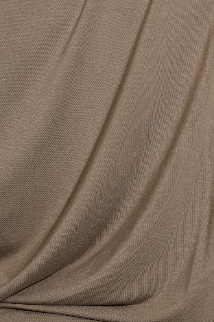 Minirobe drapée à épaules dégagées