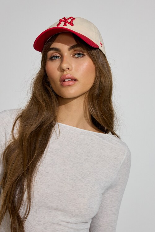 47 BRAND Two-Tone Clean Up Cap - NY Red | Garage display picture 3