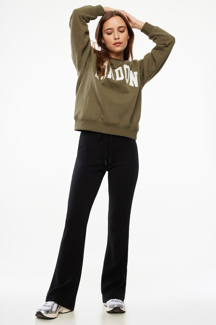 Classic Appliqué Crew Neck Sweatshirt Kalamata Green & London Art large