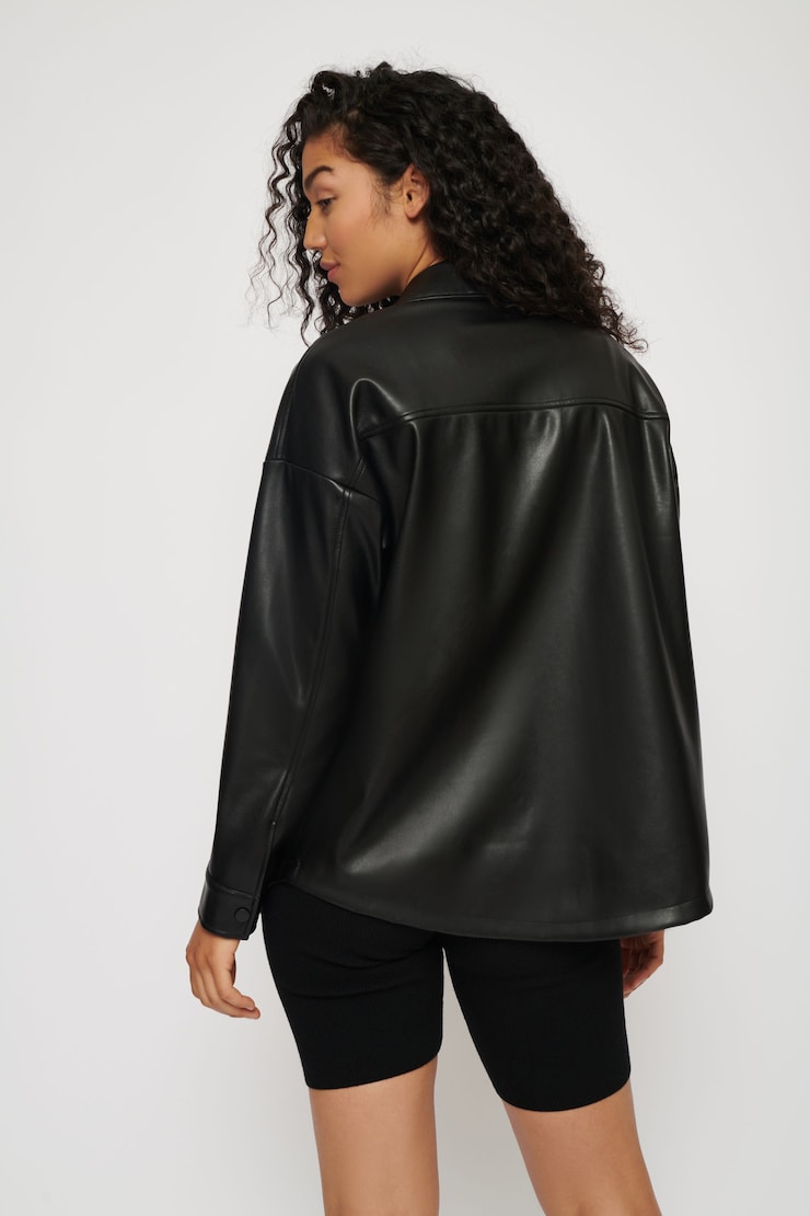 Veste-chemise en faux cuir Noir encre large