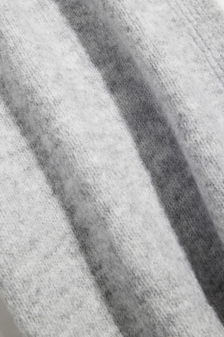Heavenlyarn™ Wide Scarf Light Grey Mix large