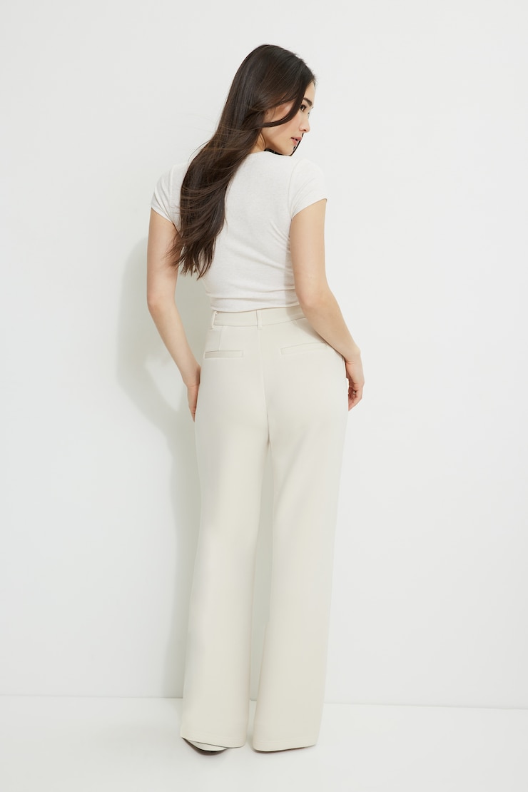 Pantalon Anywear à jambe droite Beige journée pluvieuse large