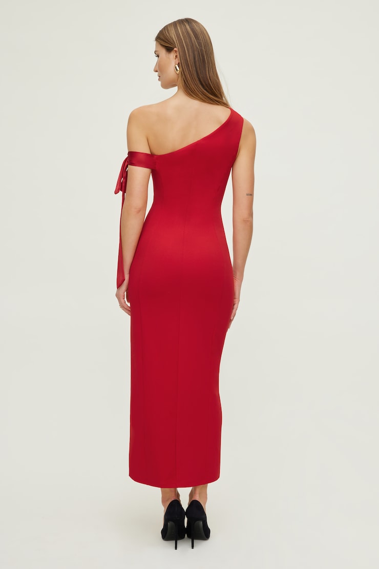 Robe maxi à épaule dénudée avec boucle