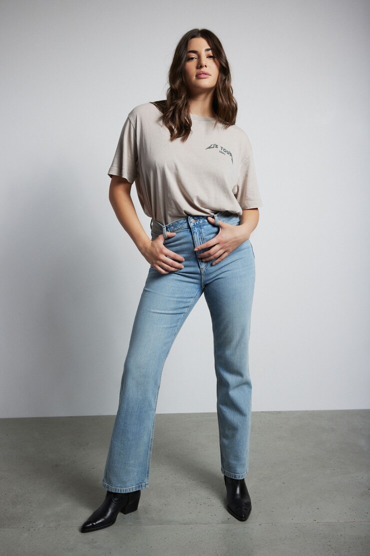 Brodi Boyfriend Graphic Tee Pumice Stone large