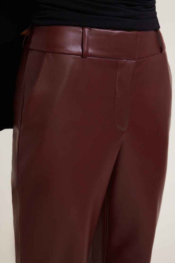 Pantalon en faux cuir à jambe droite Camelia Bourgogne zinfandel large