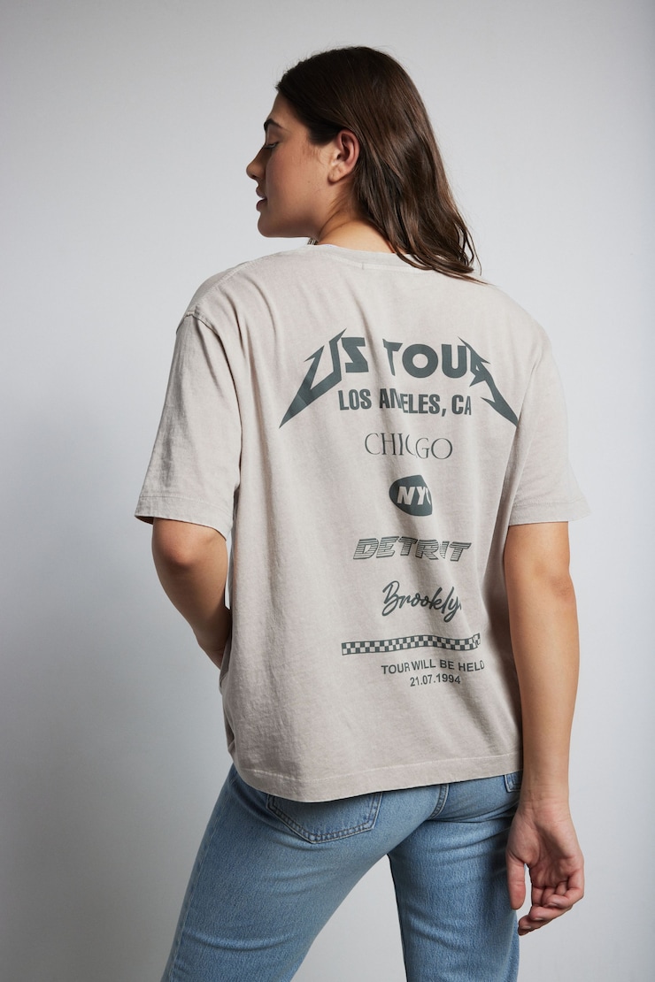 Brodi Boyfriend Graphic Tee Pumice Stone large
