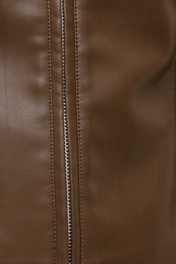 Blouson de moto ajusté en faux cuir