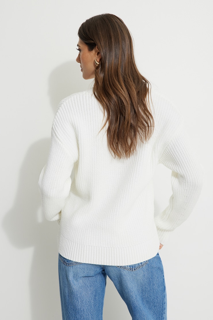 Boxy V Neck Cardigan White | Dynamite