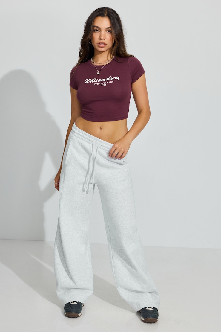 Stormi Tee, Port Royale Burgundy with "Williamsburg" Art, large