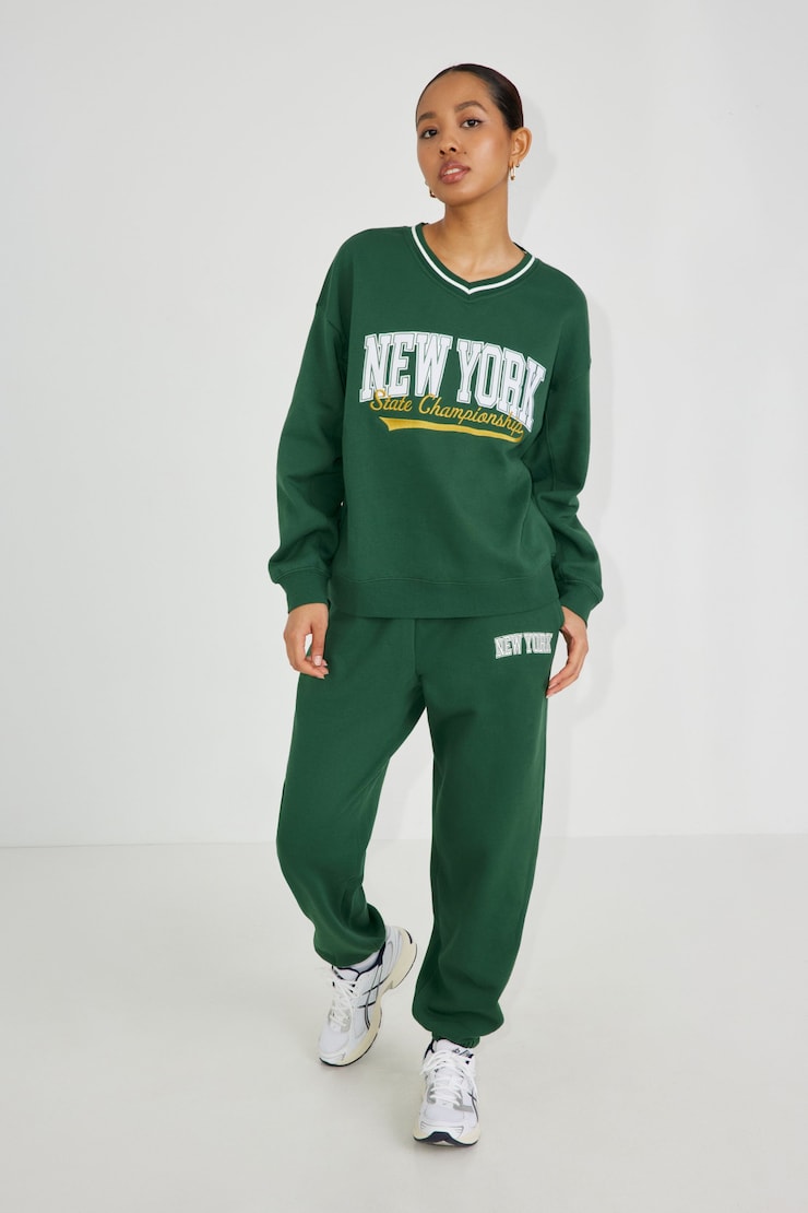 Oversized Tipping V-Neck, Varsity Green with "NY Championship" Art, large