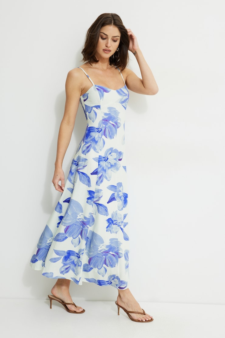 Belle Sweetheart Maxi Dress Blue | Dynamite