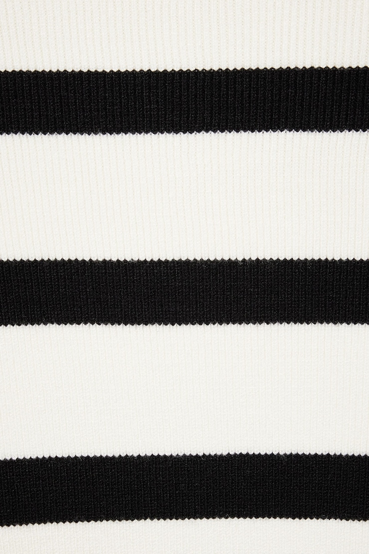 Cropped Turtleneck Sweater Snow White w/ Black Stripes large