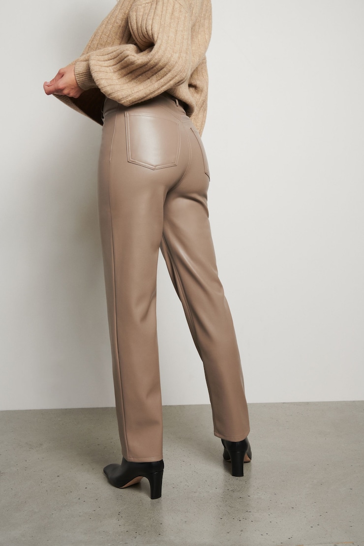 Pantalon droite Gisele en faux cuir Beige pierre lunaire large