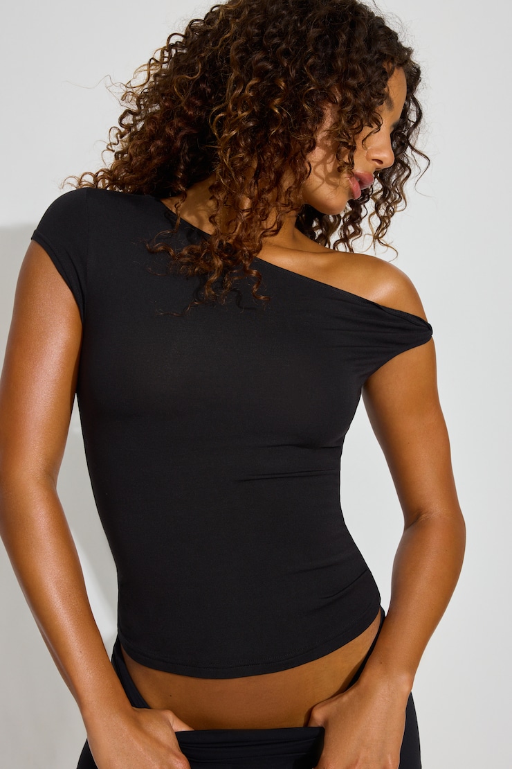 Asymmetric Twisted Short Sleeve Top Black | Garage