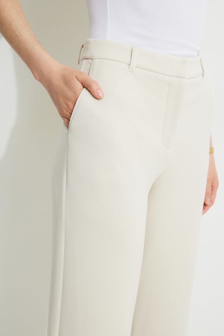 Pantalon Anywear à jambe droite Beige journée pluvieuse large