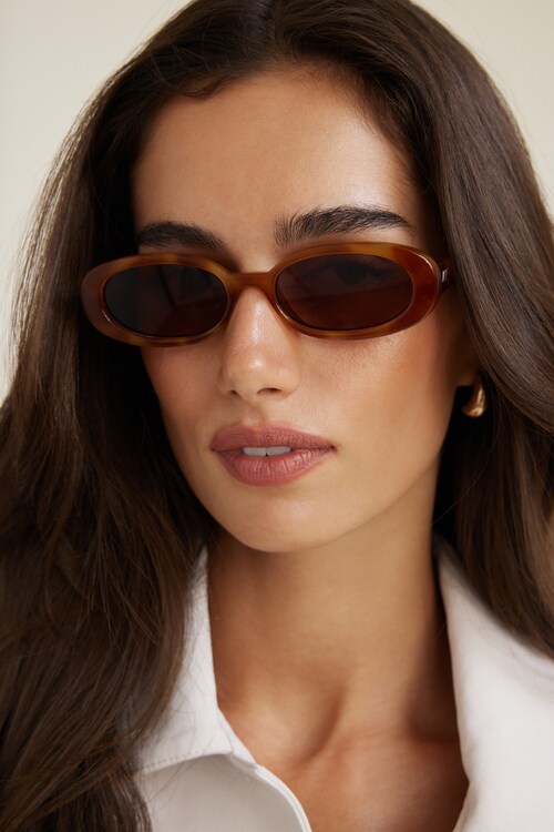 LE SPECS | Outta Love Oval Sunglasses Brown | Dynamite display picture 3