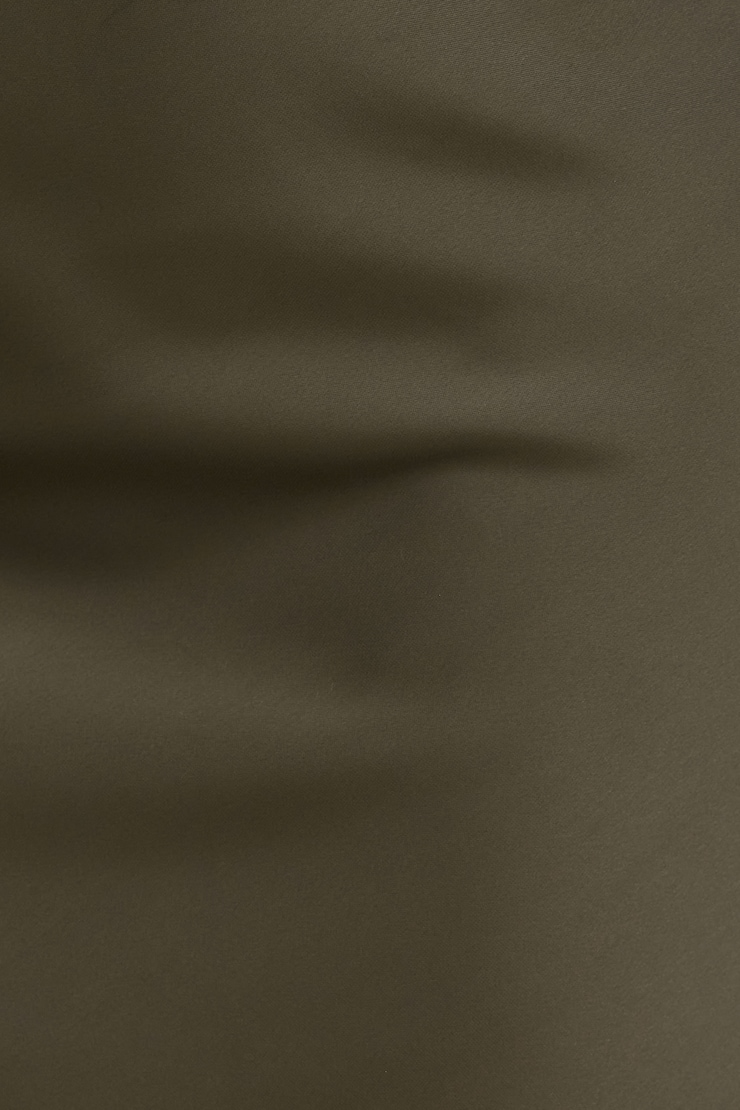 Minijupe en satin à bordure dentelle