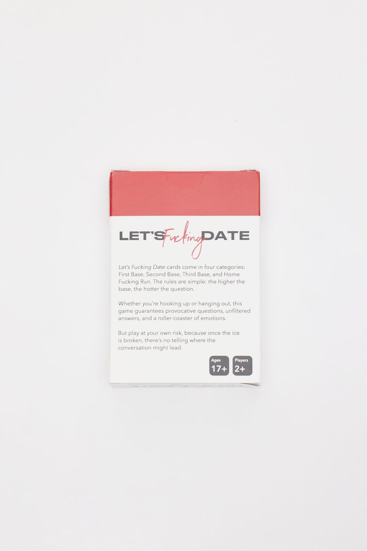 SERENA KERRIGAN | Jeu de cartes « Let's Fucking Date » Rouge hautain large