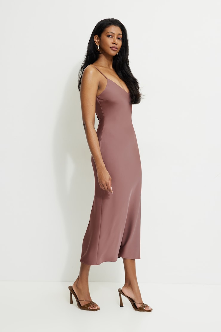 Robe maxi en satin Aimee Rose Taupe large