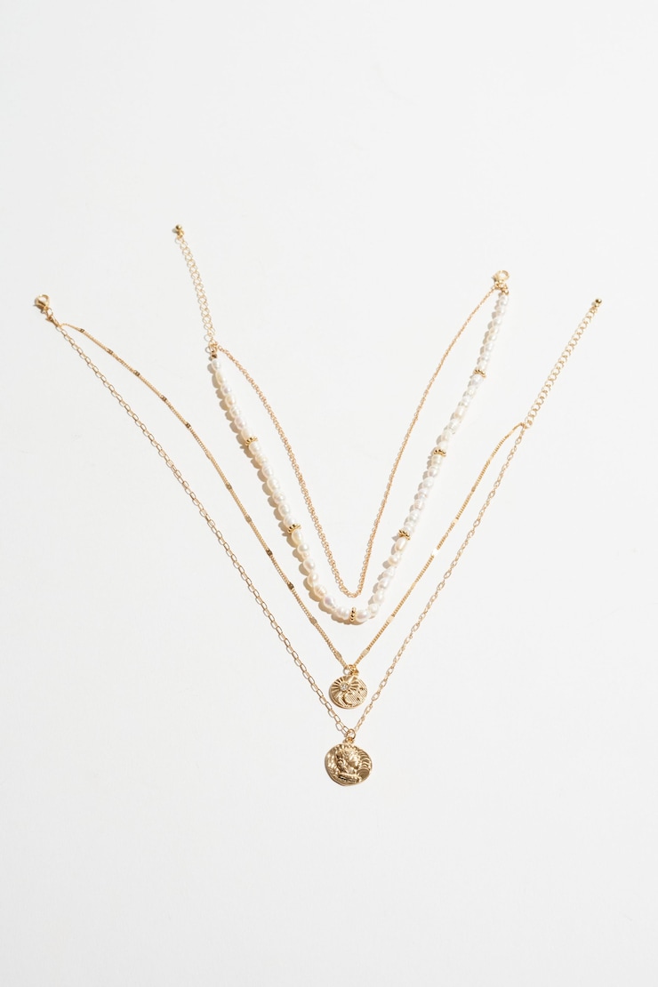 Layered Pearl & Worn Medallion Necklace Off White & Gold large