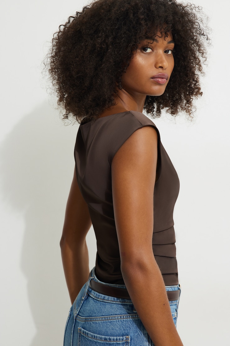 Haut drapé en satin