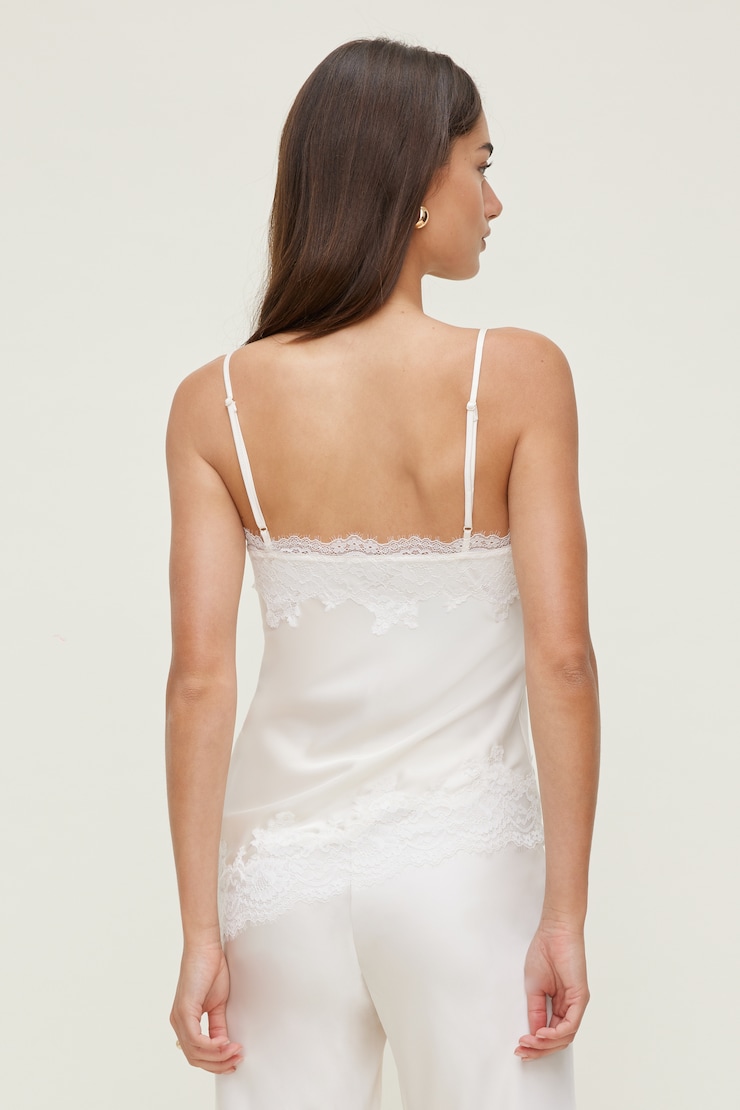 Camisole asymétrique en satin à bordure de dentelle Cassie
