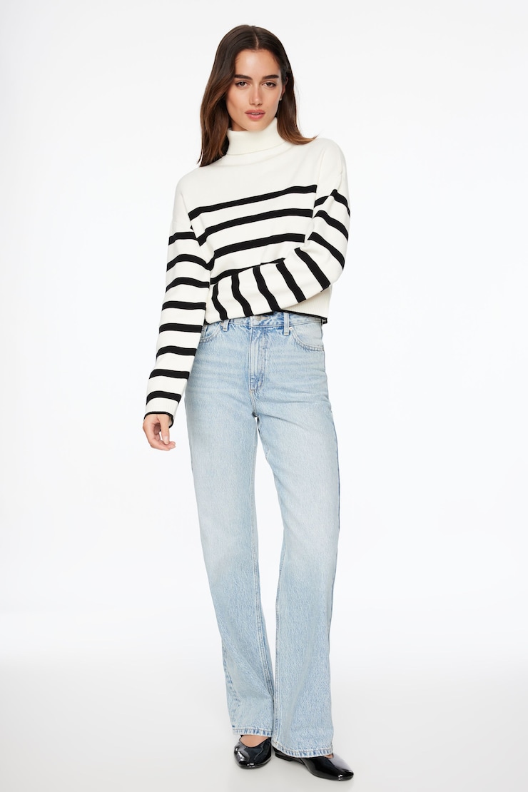 Cropped Turtleneck Sweater Snow White w/ Black Stripes large