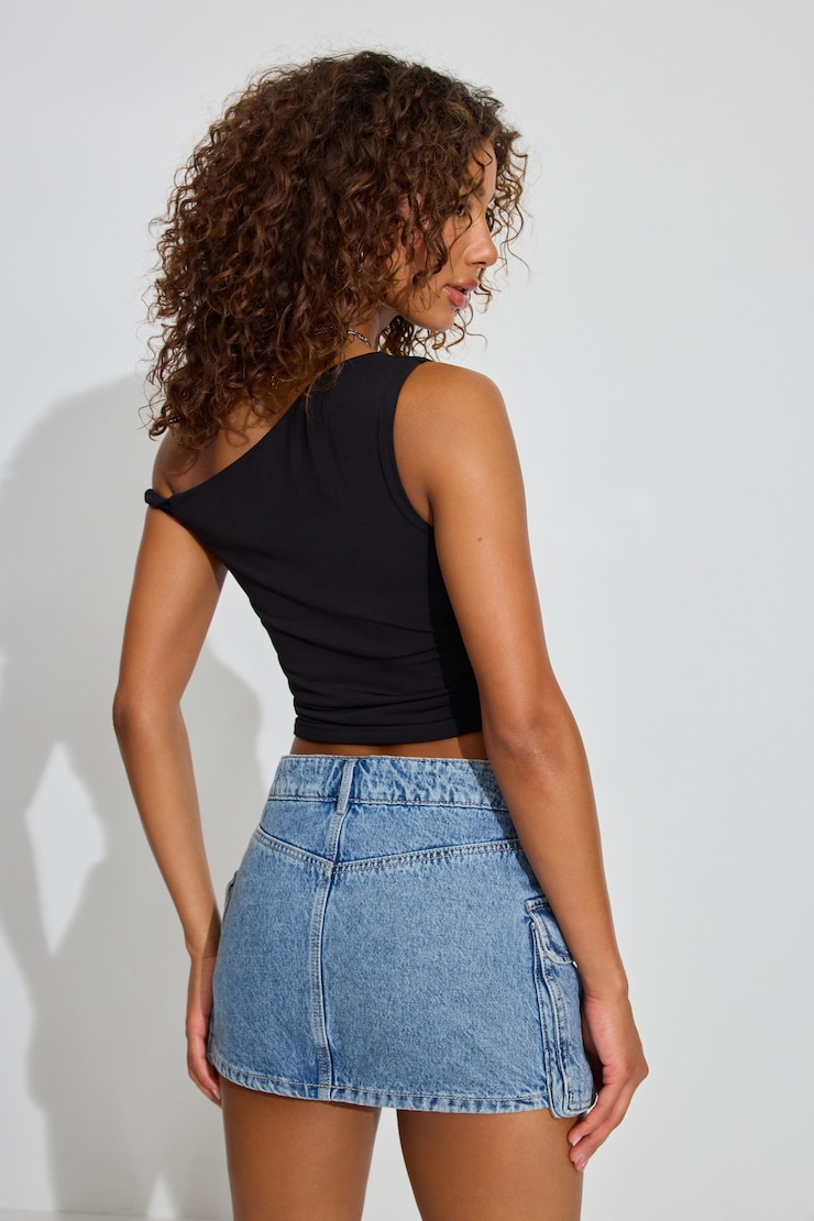 Asymmetric Twisted Top Black | Garage