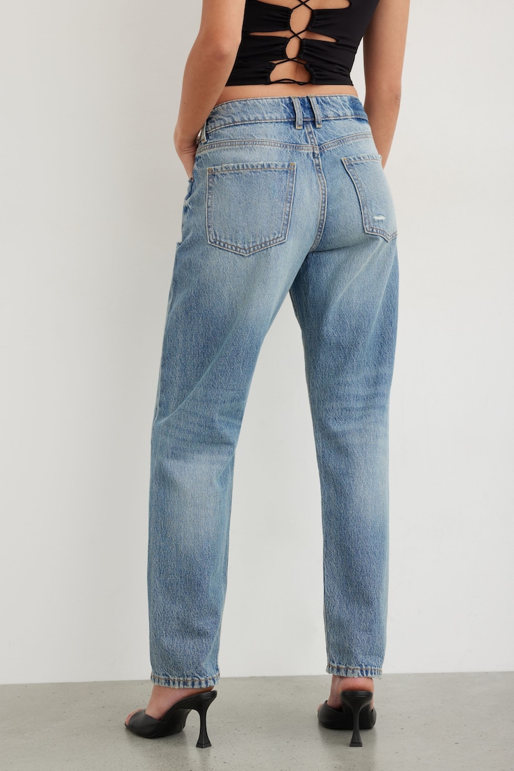 Devyn Low-Rise Boyfriend Jeans Runaway - Indigo Medium large