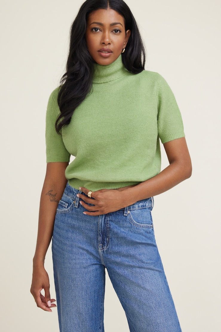 Lora Short Sleeve Turtleneck Sweater GREEN | Dynamite